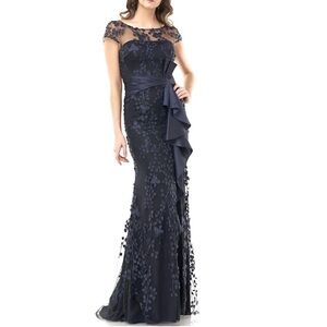 CARMEN MARC VALVO Infusion 3D Ruffle Lace Taffeta Gown Size 6/8